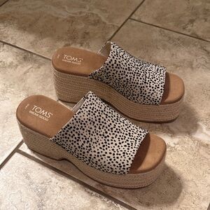 TOMS Women's Spotted Black and White Platform Mules